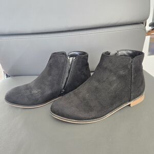Cat & Jack Black Suede Ankle Boots, Girls Size 1